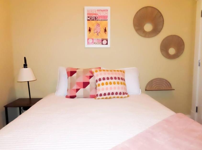 The Nook On Neil Walkable 3br